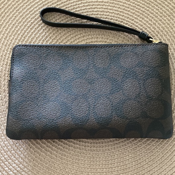 Coach Large Corner Zip Wristlet in Signature Canvas - Picture 4 of 5